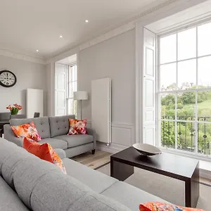 Appartement Destiny Scotland - Chisholm Hunter